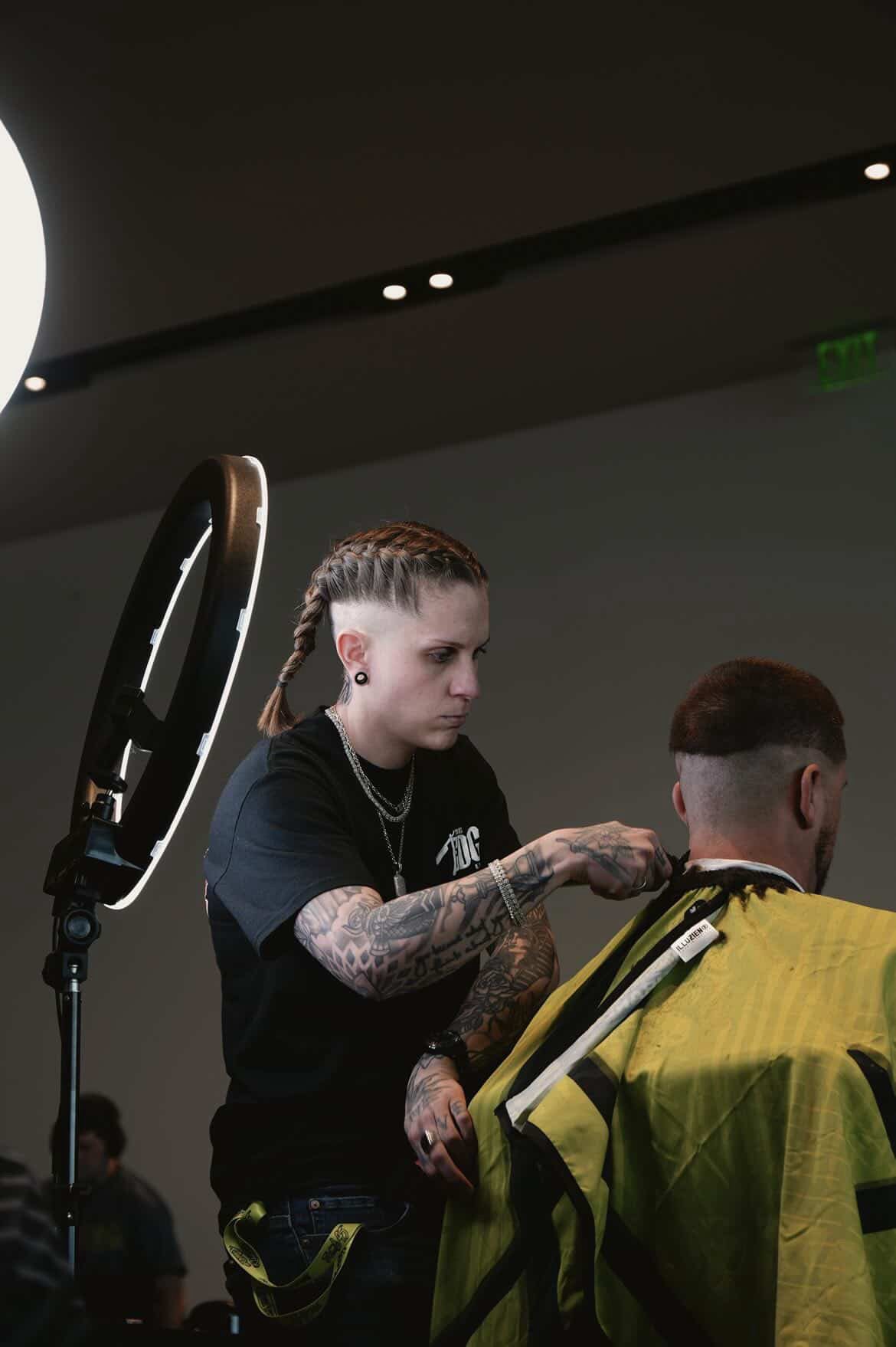 Nae cutting at a barber competition